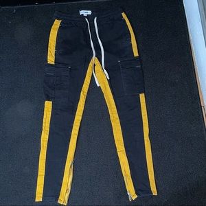 Fashion nova Travis cargo pants black/yellow